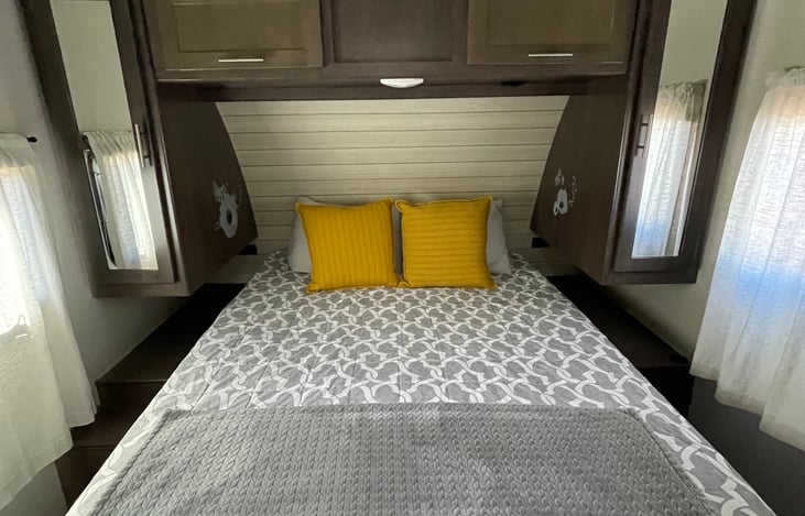 Main bedroom, comfy queen size bed