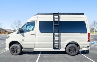 Luxury Mercedes easy park/drive, seats 8, sleeps 2