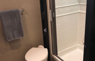 Couples Luxury RV Retreat – Pet-Friendly