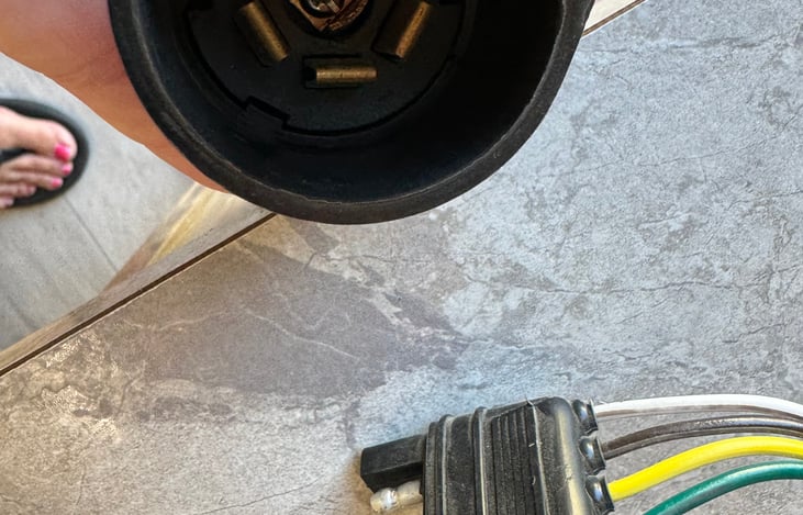 7 pin round female end . I have a 4 min adapter if needed, which seems to be common in newer Subarus.