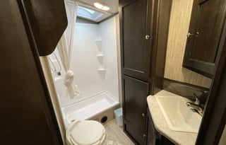 Spacious Clean 27.7' Travel Trailer w/ slide-out