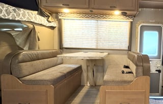 2020 Thor Motor Coach Daybreak 27DB