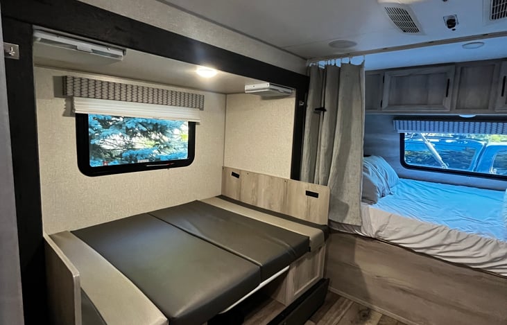 dinette converts into a 6' x 5' bed