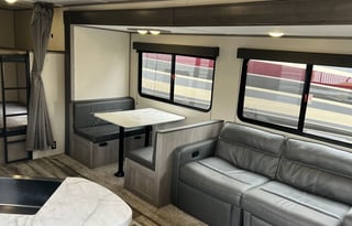 Spotless!  2022  RV Coleman Lantern Series 263BH