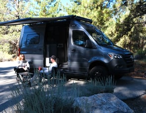 Winnebago Mercedes Revel 44E