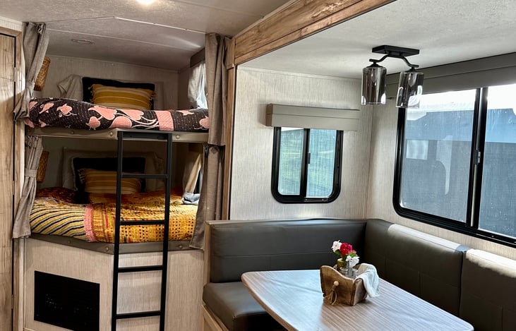 BEDDING NOT INCLUDED
FITTED SHEET ONLY