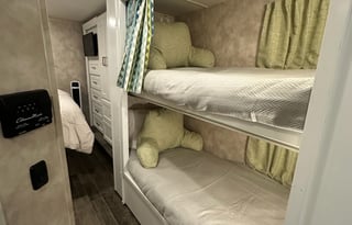 Family Bunkhouse | Sleeps 8 | Fully Stocked
