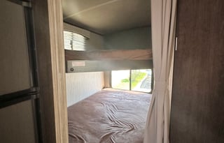 2019 Cruiser Shadow Cruiser 240BHS
