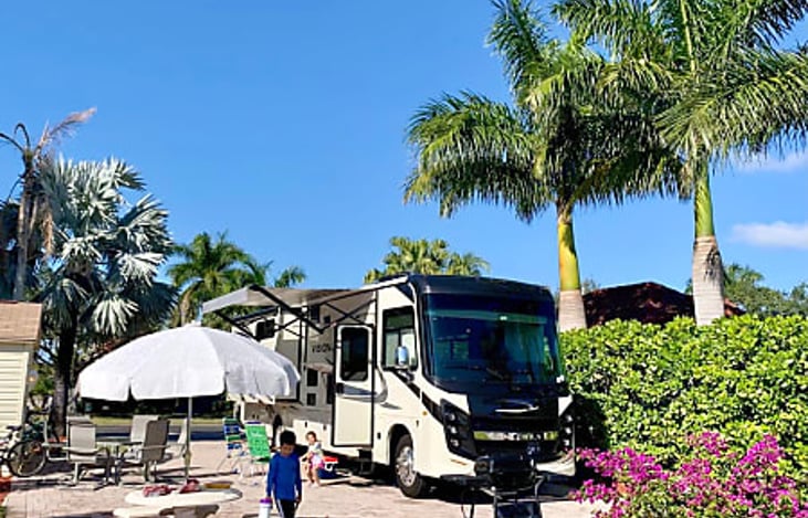 Beautiful day at a luxury campsite in sunny Florida!