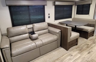 MoJo's 2019 Summerland Sleeps 10