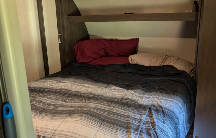 Master bedroom queen bed
