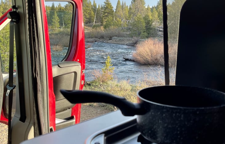 Dining at its finest
Includes zip-down insect netting throughout that can be rolled down or up and out of the way. Includes side table slide out for extra counter space.