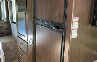 Breeze Family RV Rental - Kid and Pet Friendly