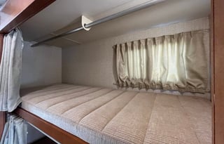 Explore in Style: 2018 Minnie Winnie 31G - Sleep9!