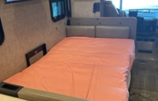 2022 Thor Motor Coach Miramar 34.6