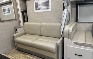 Rolling Retreat 2023 Mercedes Thor Four Winds 24LT