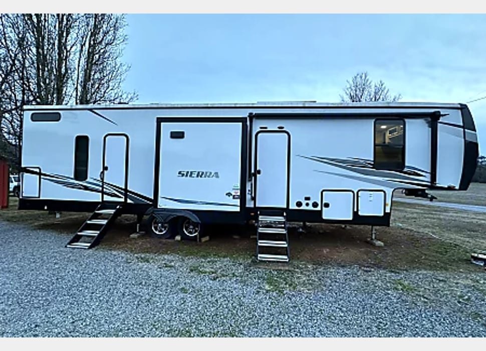 Fifth Wheel rentals in Carthage