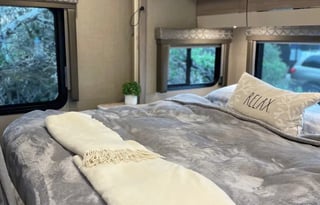 20*NEW*2022 LUXURY Mercedes - Sleeps 6 - Great MPG