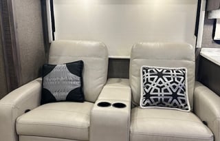 2021 Thor Motor Coach Challenger 35MQ