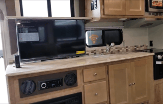 2021 Coachmen RV Leprechaun 319MFB