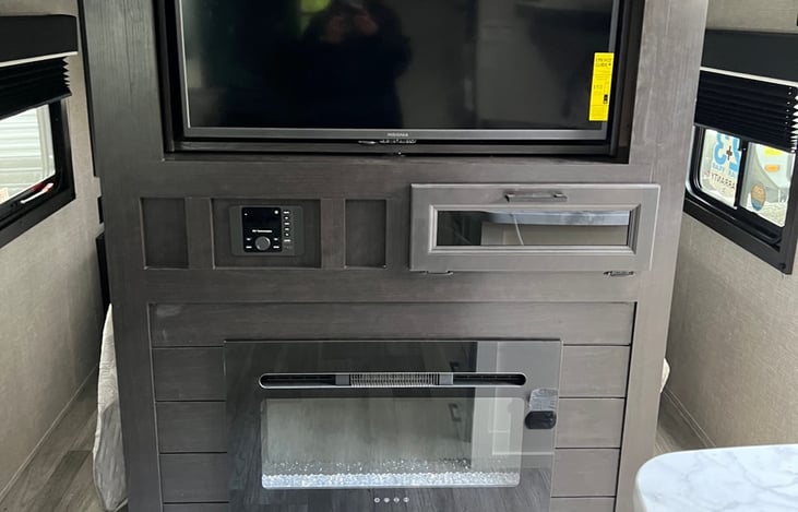 40" TV and Electric Fireplace. Use for heat on cold nights or turn on Ambience Only Mode to set the camping mood.