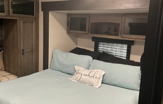 BUMBLE BEACH W/ KING BEG