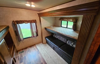 Spacious BunkHouse For Your Family Fun Event!!