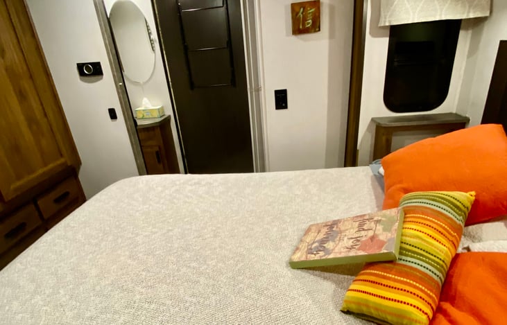 RV Queen size with access on both sides.