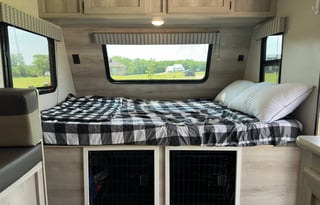 Modern Camper for your Glamping Needs!!!!