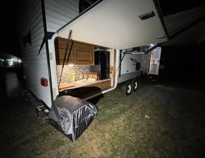 Forest River RV Wildwood X-Lite 282QBXL