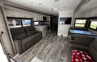 Easy-to-Drive ClassA w/ Surprising Amount of Room