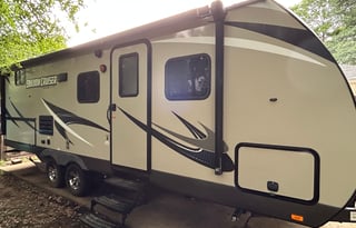 Thrifty Cruiser RV Shadow Crusier PNFL1545