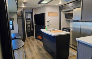 The Easy Living Retreat | Spacious RV + 1.5 Bath