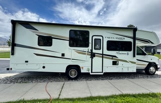 2025 31ft Coachmen 29KB - Sleeps 8