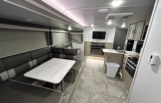 2023 33’ Wildwood X Lite Platinum