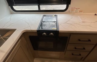 Easy Livin’ with Eileen – 2025 Coleman Camper 27'