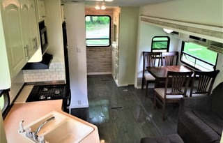 Easy to Tow 31' Fifth Wheel, Sleeps 6, Bunkbed ***We Deliver***