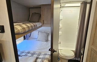 "Fall Prowler" Sleeps 6-7  BUNKHOUSE