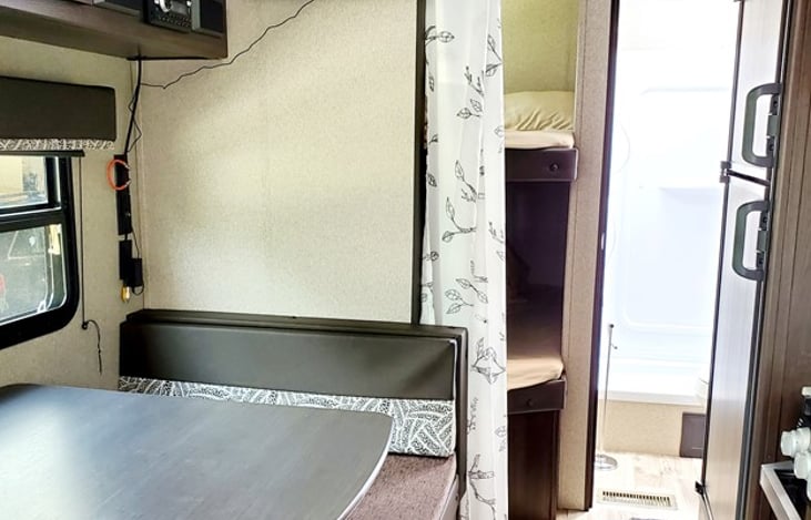Dinette/Double Bunk Beds