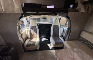 2019 Coachman Leprechaun 26' Sleeps up to 7