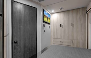 Ultimate Mercedes Couples Retreat on Wheels!