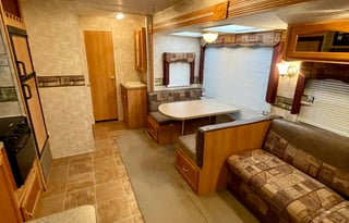 Fully Furnished 32' Cherokee , Pet Friendly