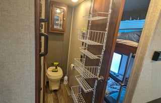 Easy to hard shell camper trailer for 5