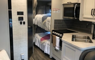 2024 Sunset Splendor Jayco Redh 31F w Bunks & Wifi