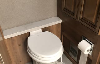 2019 Fleetwood RV Discovery 38N