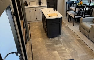 Luxury & Comfort 5th Wheel– Perfect for Adventures