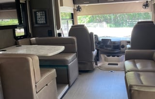 2021 Thor Motor Coach Challenger 37DS