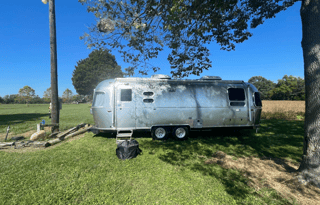 Pearl – A Refined Airstream Escape with Space