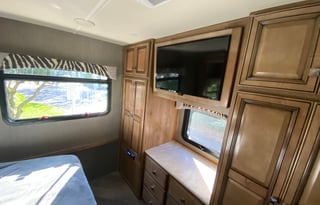 Amazing Couples Getaway w/Washer & Dryer