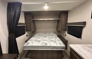 (Unit 30) Starcraft Light Weight Rear Living